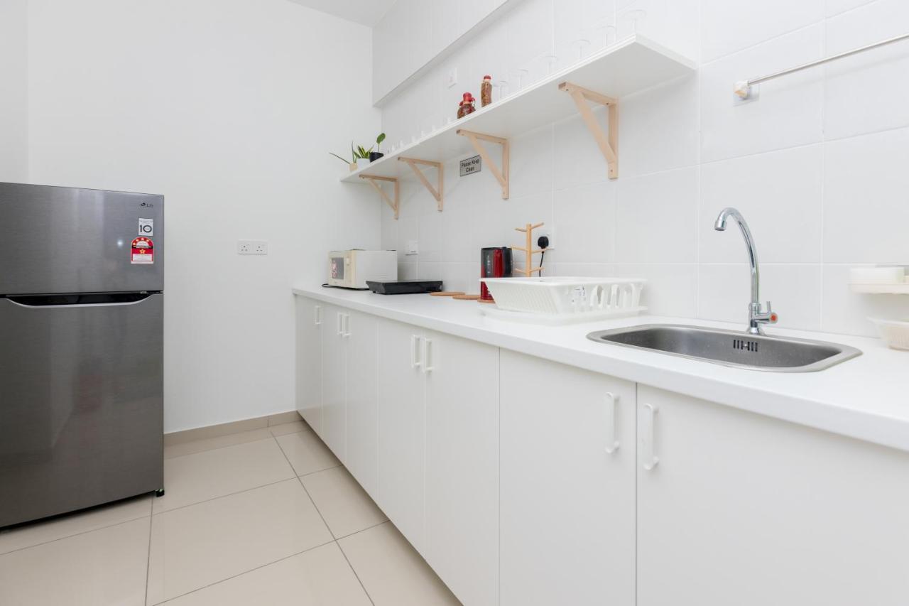 White Lagom Scandinavian House, By Sanguine Apartment Tanjung Tokong Bagian luar foto