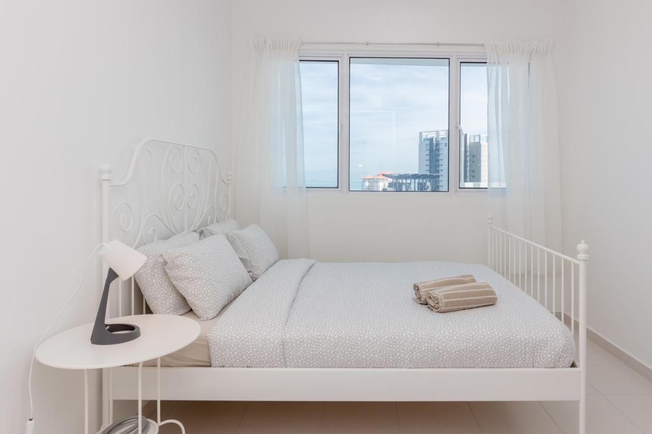 White Lagom Scandinavian House, By Sanguine Apartment Tanjung Tokong Bagian luar foto